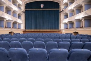 Il Teatro Cagnoni di Vigevano, poltrone K800, sedute Biz di LCF