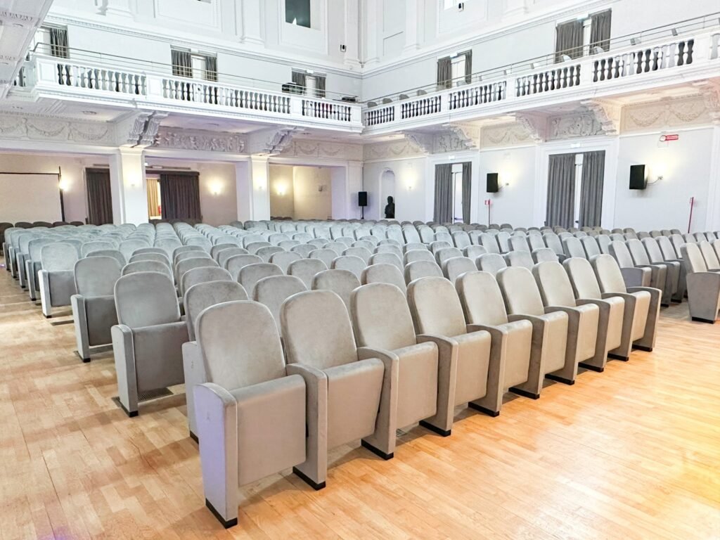 Conservatorio Santa Cecilia, poltrona K905X di LCF