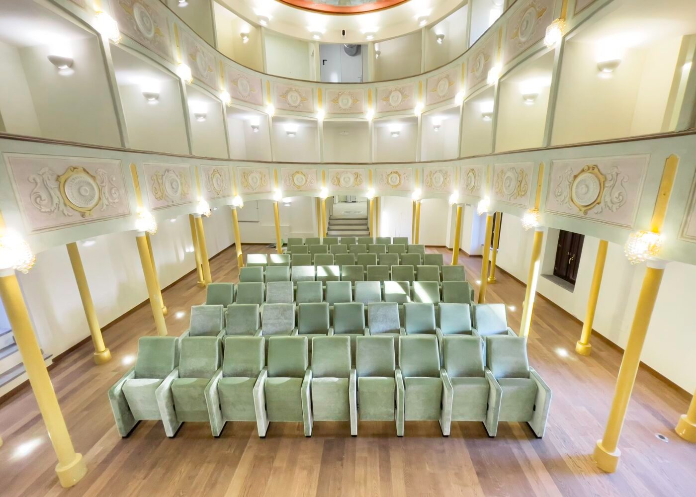 Teatro Alphatenia allestita da LCF con Poltrona Omega