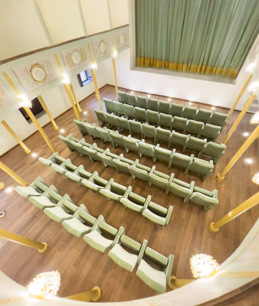Teatro Alphatenia, allestimento teatro storico con Poltrona Omega LCF