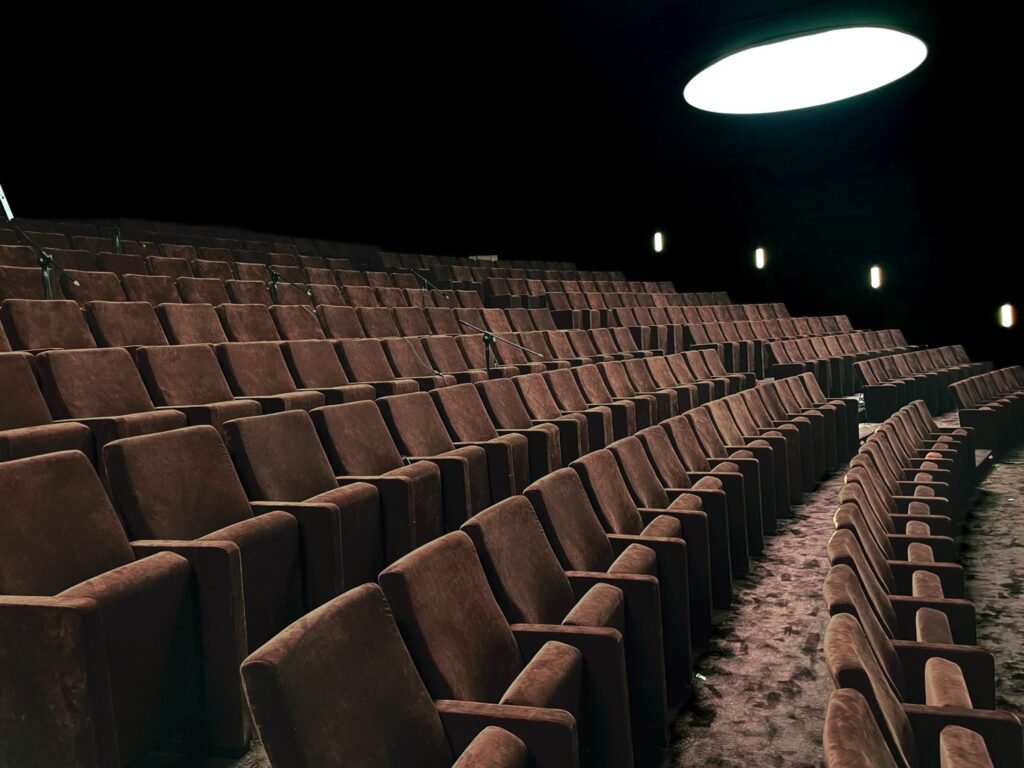 Palazzo Mezzanotte - Milano Fashion Week 2025 - poltrone Omega LCF