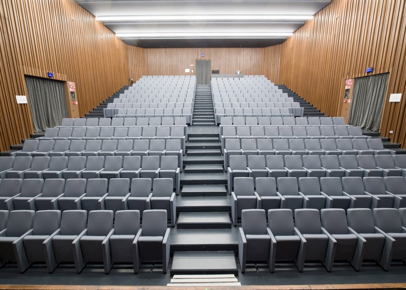 Teatro Borsoni di Brescia, poltrone per Teatro LCF - Platea gradoni