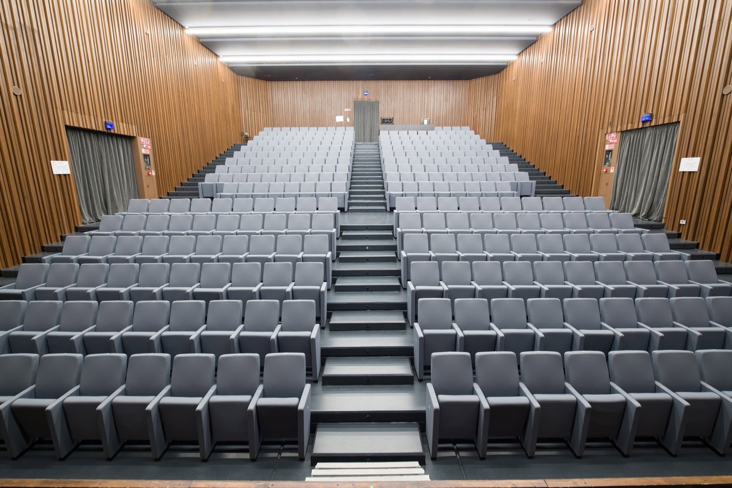 Teatro Renato Borsoni di Brescia, poltrone da Teatro LCF - Platea gradoni