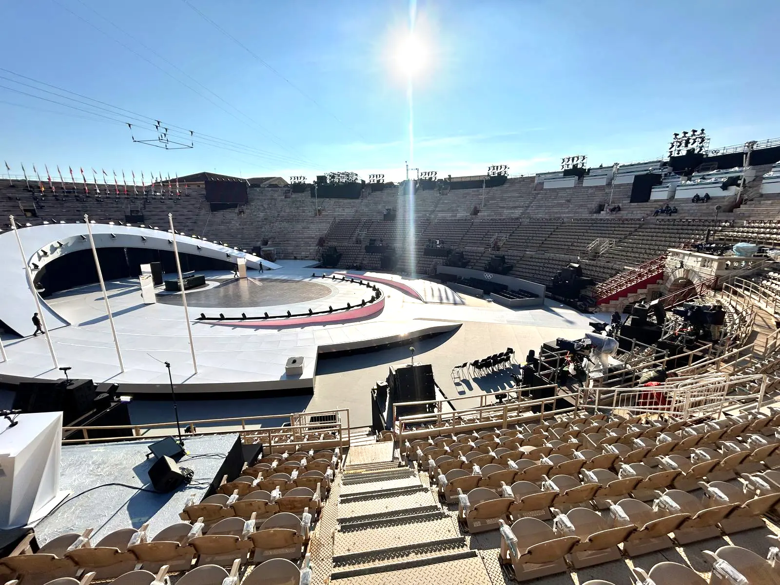 Poltrone VIP per tribune autorità installate all’Arena di Verona per grande evento